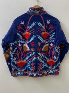 Veste courte en velours Suzani brodée à la main Veste sur mesure en velours à col montant avec riche broderie Veste Suzani en velours - Product Image 4