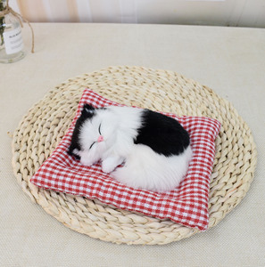 Tappetino imbottito in cotone simulazione <span class=keywords><strong>gatto</strong></span> addormentato peluche bambola gattino vita come bambola <span class=keywords><strong>gatto</strong></span> peluche modello animale <span class=keywords><strong>gatto</strong></span> addormentato <span class=keywords><strong>con</strong></span> letto - Product Image 4