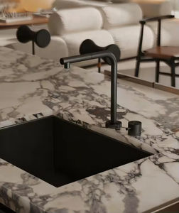 Cuisine Moderne Personnalisée en Bois Massif Style Luxe avec Accents en Marbre, Appareils Intégrés, Espace de Vie Élégant - Product Image 6