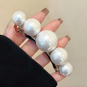 <span class=keywords><strong>Barrette</strong></span> à cheveux pour femmes, style mode, avec grande <span class=keywords><strong>perle</strong></span> rouge et pince à ressort pour queue de cheval - Product Image 4