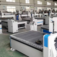 Machine de routeur CNC de sculpture sur bois 3D 3 axes 1325/1530 pour meubles et portes en bois avec moteur comme composant de base