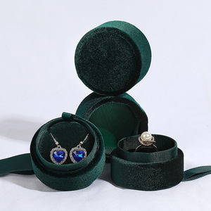 Boîte à bijoux de luxe avec ruban, pendentif papillon, organisateur de bagues, boîte à bijoux ronde en velours - Product Image 4