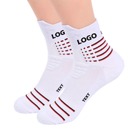 DESIGN GRATUIT & MOCK-UP Chaussettes de sport de plein air respirantes à séchage rapide Chaussettes de course avec logo personnalisé Chaussettes de basket-ball athlétiques personnalisées