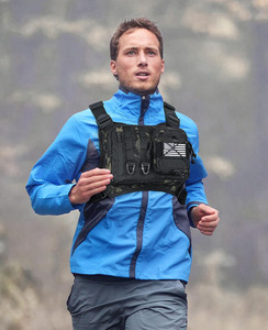 Échantillon gratuit Sac de poitrine tactique rétro pour homme avec bandoulière sous le bras en PU Sac à bandoulière multifonctionnel de mode extérieur Pur - Product Image 3