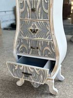Commode vintage en bois massif sculpté à la main en forme de gourde, avec 5 tiroirs, style antique rustique et orné