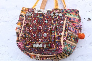 กระเป๋าแฟชั่นสไตล์ชนเผ่าบันจารา งานปะติดปะต่อแบบชนเผ่า ปักลายสวยงาม จุของได้เยอะ เหมาะสำหรับผู้หญิง ใช้ได้ทุกวัน ราคาขายส่ง - Product Image 2