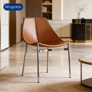 Chaise de banquet de luxe italienne en cuir et acier inoxydable, petite chaise d'appoint parisienne moderne pour la maison, le bureau ou le bar. - Product Image 1