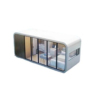 Maison conteneur moderne de conception rectangulaire pour usage hôtelier avec murs en verre et mobilier intérieur - Product Image 1
