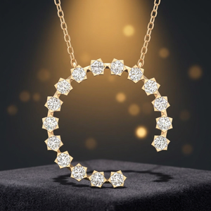 Colgante con Inicial de Letra C de Diamante Cultivado en Laboratorio al por Mayor con Piedras de Corte Redondo en Oro de 10K, 14K, 18K y Plata 925, 935, Joyería Personalizada - Product Image 1
