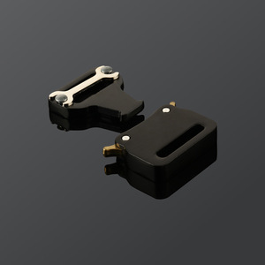 Hebilla Metálica Ajustable de Aleación de Zinc con Liberación Lateral Negra para Bolsos, Mochilas, Correas de Mascotas, Accesorio de Sujeción Duradero - Product Image 1