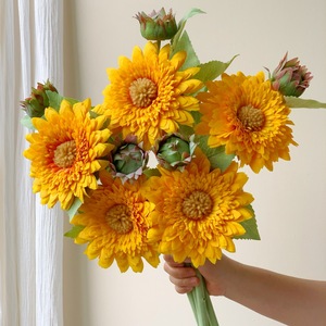 Muyu Chronicles Ramo de Flores Artificiales de Girasol en Capas, de Seda, Naranja y Amarillo, Arreglo Floral Decorativo para San Valentín - Product Image 4