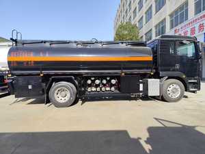 <span class=keywords><strong>Camion</strong></span>-<span class=keywords><strong>citerne</strong></span> à carburant diesel Sinotruk 4x2 pour le transport de produits chimiques, transmission manuelle, matériau en acier, neuf, en vente - Product Image 5