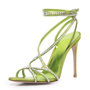 2022 estate Plus Size <span class=keywords><strong>sandali</strong></span> con <span class=keywords><strong>tacco</strong></span> alto cinturino con fibbia alla caviglia con cinturino in cristallo punta tonda scarpe fantasia in raso a spillo tacchi per le donne - Product Image 1