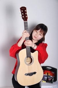 Cina OEM Factory 38 "nero blu bianco spalla mancante tiglio a buon mercato principiante Mini <span class=keywords><strong>giocattolo</strong></span> <span class=keywords><strong>chitarra</strong></span> acustica con alta lucentezza finito - Product Image 3