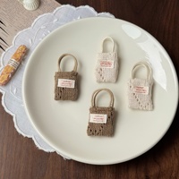 Nouveauté : sac à main miniature en tricot pour maison de poupée, idéal pour la décoration de poupées