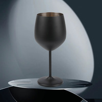 Verre à vin à pied rouge en acier inoxydable doré au design moderne, élégant gobelet à champagne pour usage hôtelier