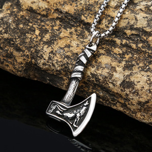 Yunnique – collier avec pendentif hache viking en acier inoxydable, avec motif loup et corbeau, pour hommes, cadeau, accessoire de bijouterie - Product Image 2