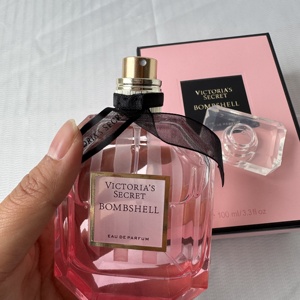 Nuovo Profumo di Marca 2026, Vendita all'Ingrosso, Body Mist 100ml, Fragranza Floreale a Lunga Durata, Profumo Originale da Donna Stile Victoria Secret - Product Image 2