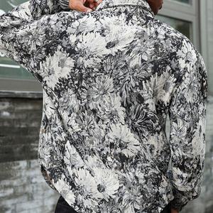 Chaqueta Bomber Personalizada Estilo Vintage con Bordado Floral y Estampado de Camuflaje, Hombros Caídos, Cuello Beisbolero, Chaqueta Varsity para Hombre - Product Image 4