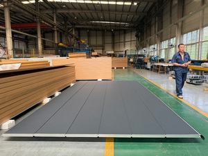 Porte de <span class=keywords><strong>garage</strong></span> résidentielle moderne de luxe à prix d'usine, panneau sandwich isolé avec fenêtres électroniques automatiques OEM - Product Image 2