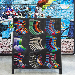 Calcetines de algodón transpirables para hombre, personalizados, divertidos, con diseño de arcoíris LEO, talla grande, casuales, con logo en el puño, para verano, deportes, uso diario y negocios. - Product Image 2