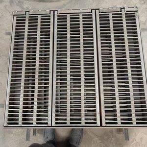 Grille de couverture de tranchée arrière, grille de trou d'homme en acier encadrée, divers types et spécifications pour le choix - Product Image 4
