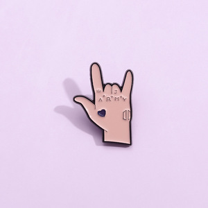 Koreanische Kpop Custom Metall Brosche Band Lead Singer Tattoo Revers Abzeichen Emaille Pin mit Digitaldruck Großhandel - Product Image 2