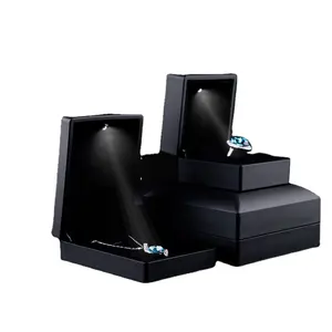 FANXI कस्टम रबर पेंट काले गहने बॉक्स उंगली की अंगूठी के लिए प्रदर्शक एलईडी प्रकाश अंगूठी बॉक्स शादी की अंगूठी गहने बॉक्स
