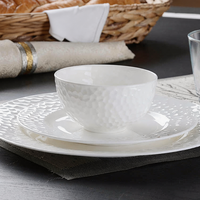 Service de table créatif de style golf en porcelaine fine blanche, comprenant des bols et assiettes ronds en relief, avec kit de baguettes