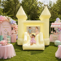 Château gonflable jaune macaron avec toboggan, château gonflable commercial pour mariage, anniversaire, fête de jardin, location