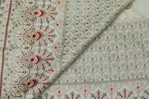 ผ้าไหมโพลีพรีเมียมเนื้อละเอียดน้ำหนักเบา ทอแบบแห้งเร็ว ระบายอากาศได้ดี ลายดอกไม้เรขาคณิตแบบนามธรรม สำหรับชุดผู้หญิงและของตกแต่งบ้าน - Product Image 3