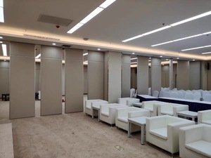 Cách âm di động phân vùng tường cho khách sạn Cửa Di chuyển gấp Màn hình nhôm treo đường sắt hội nghị bệnh viện phòng họp - Product Image 6