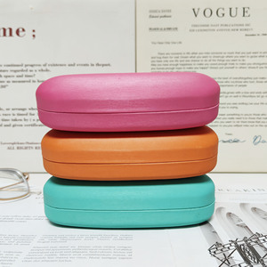 Estuche minimalista para gafas de color caramelo, diseño rectangular sólido con tapa abatible, material metálico, portátil para gafas, azul, rosa, rojo, naranja - Product Image 4
