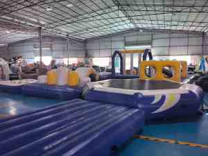 Set Completo Percorso <span class=keywords><strong>Ostacoli</strong></span> Acquatico Gonfiabile, Gioco Combinato Commerciale per Parco Acquatico <span class=keywords><strong>con</strong></span> Sfida e Gara per Lago e Mare - Product Image 2