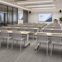 Chaise d'événement empilable commerciale contemporaine en plastique robuste gris PP pour la formation, les salles de réunion, les bureaux, les écoles et les hôtels
