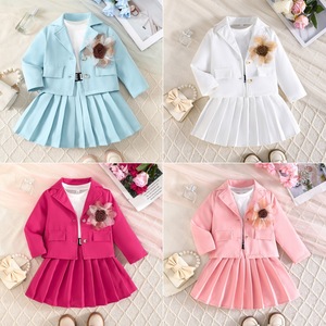 Set di Top e Gonna alla Moda per Ragazze, Giacca <span class=keywords><strong>Blazer</strong></span> Bianca con Risvolto + Canotta + Gonna con Scritta, Completo Abbigliamento per Bambine - Product Image 3