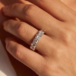 Anello <span class=keywords><strong>Eternity</strong></span> Halo in Argento Sterling S925 Placcato Rodio Senza Nichel con Moissanite, Fede Nuziale Impilabile con Pavé Completo per Lei - Product Image 5