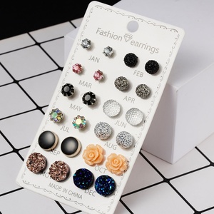 Offre Spéciale : Ensemble de Boucles d'Oreilles Femme, 12 Paires Assorties, Zircon, Cristal, Fleur, Laiton Doré avec Perles et Diamants - Product Image 2