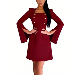 Robe Courte Bordeaux Femme à Col Carré, Manches Évasées Fendues, Double Boutonnage, Détail Boutons – Robe de Soirée Formelle Tendance - Product Image 3
