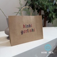 Sacs en papier kraft avec poignées, sacs de courses écologiques et sacs d'emballage pour vêtements avec logo personnalisé disponible
