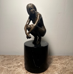Patung Perunggu Antik Ukuran Asli Seukuran Manusia, Seorang Gadis Muda, Patung yang Elegan dan Artistik untuk Luar Ruangan - Product Image 3