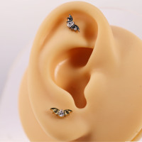 Vora ASTM F136 Titane Plaqué Or 18K, Labret à filetage interne motif Aile de chauve-souris Fleur Zircon, pour cartilage d'oreille enfant