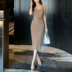 เดรสไหมพรมแขนกุด คอเหลี่ยม ซิปผ่าหน้า พร้อมเข็มขัด ทรงเข้ารูป กระชับสัดส่วน เดรสยาวทรงบอดี้คอน ชุดเดรสไหมพรมผู้หญิง - Product Image 4