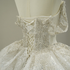 Vestido de Novia Moderno Gt26064 con Lentejuelas, Apliques de Cuentas y Cristales, Escote Corazón, Espalda Descubierta, Estilo Princesa, Diseño Personalizable - Product Image 3