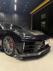 ชุดแต่งคาร์บอนไฟเบอร์สำหรับ Porsche Panamera 976 สภาพใหม่ ประกอบด้วยลิ้นกันชนหน้า ดิฟฟิวเซอร์ สปอยเลอร์ สเกิร์ตข้าง และลิ้นกันชนหน้าคาร์บอนไฟเบอร์ - Product Image 2