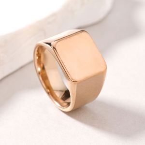 <span class=keywords><strong>Bague</strong></span> signet carrée large et <span class=keywords><strong>plate</strong></span> en acier inoxydable de 14 mm pour homme, <span class=keywords><strong>bague</strong></span> de doigt carrée personnalisée, bijoux de fête pour homme - Product Image 5