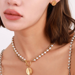 <span class=keywords><strong>Reine</strong></span> <span class=keywords><strong>Elizabeth</strong></span> Ii pendentif femmes ensemble de bijoux Vintage en acier inoxydable Double couche perle pièce boucles d'oreilles anneau collier Bracelet ensemble - Product Image 2