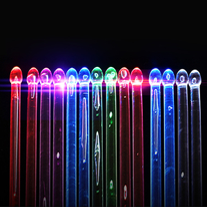 Venta al por mayor de nuevos materiales de polímero de plástico palo de tambor colorido Stock brillante en la oscuridad luminoso 5A LED fluorescente baqueta - Product Image 1