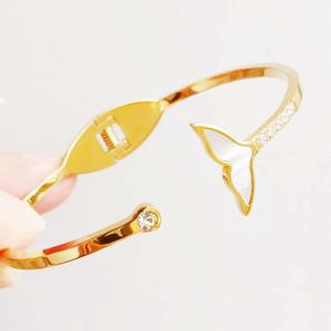 Gioielli alla Moda, <span class=keywords><strong>Bracciale</strong></span> a Coda di Sirena in Acciaio Inossidabile 316L Placcato <span class=keywords><strong>Oro</strong></span> 18K PVD, <span class=keywords><strong>Bracciale</strong></span> a Coda di Balena con <span class=keywords><strong>Madreperla</strong></span> per Donne - Product Image 3