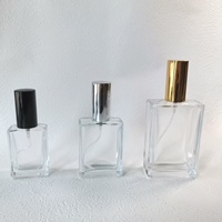 Flacon de parfum portable en verre transparent carré de 100 ml avec pulvérisateur doré/argenté, diffuseur à roseaux sérigraphié pour les déplacements